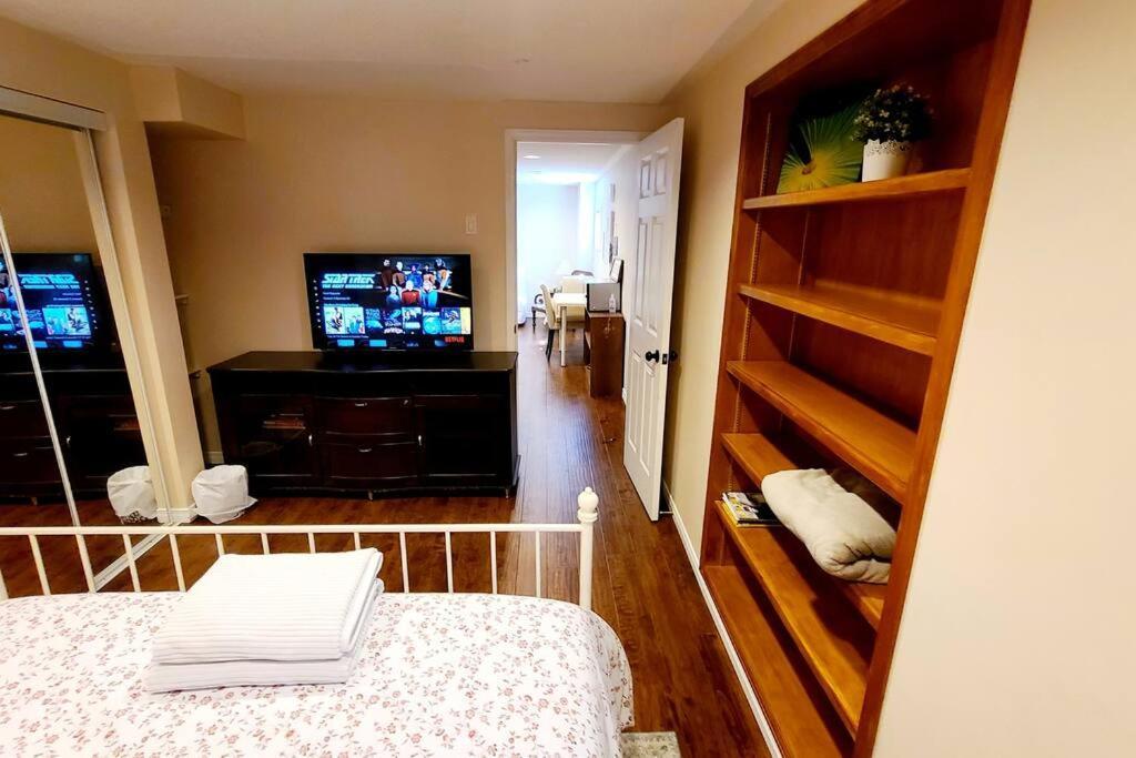 Spacious And Bright Unit With Natural Light. Пикеринг Экстерьер фото