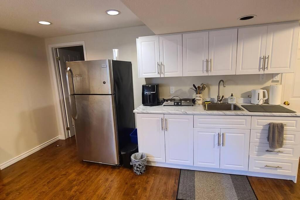 Spacious And Bright Unit With Natural Light. Пикеринг Экстерьер фото
